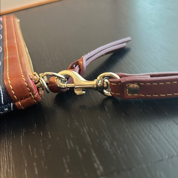 NEW Dooney & Bourke Patriots Football Navy and Brown Leather Wristlet NFL - Picture 3 of 10